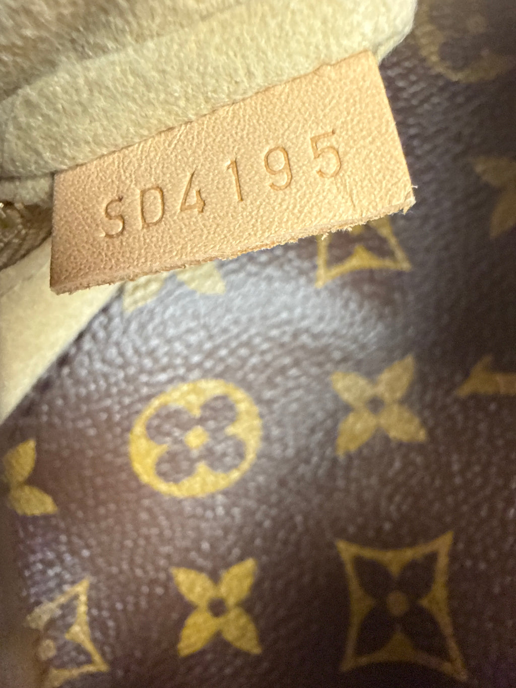Louis Vuitton Monogram Artsy MM