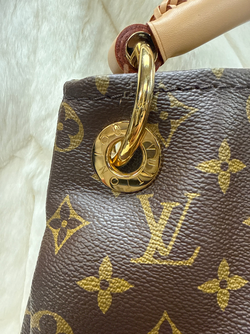 Louis Vuitton Monogram Artsy MM