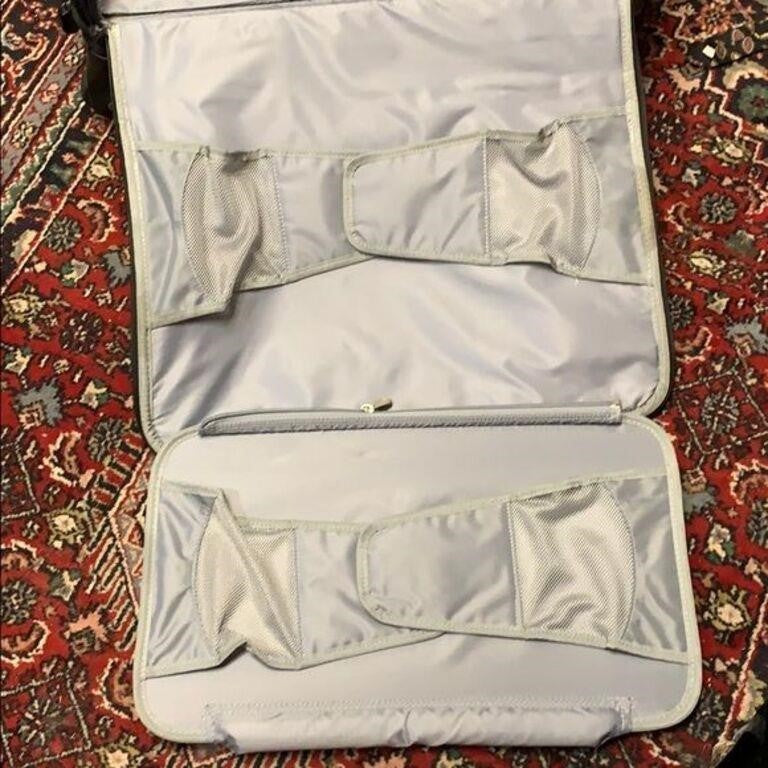 Briggs & Riley 22” blk carryon suitcase good shape