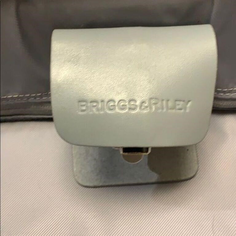 Briggs & Riley 22” blk carryon suitcase good shape