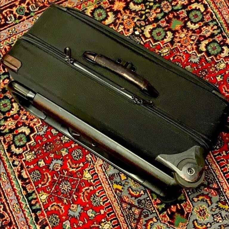 Briggs & Riley 22” blk carryon suitcase good shape