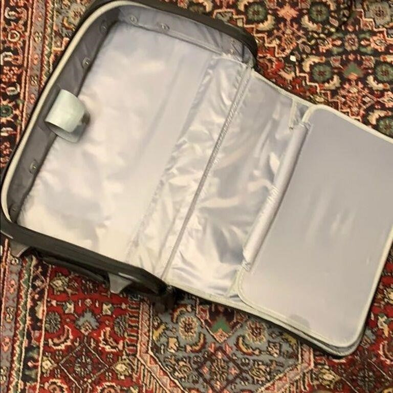 Briggs & Riley 22” blk carryon suitcase good shape