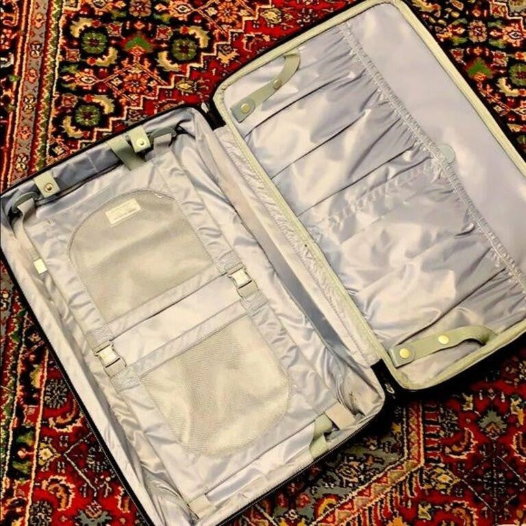 Briggs & Riley 22” blk carryon suitcase good shape