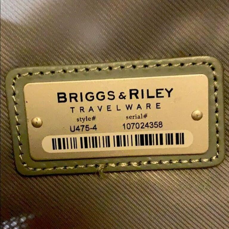 Briggs & Riley 22” blk carryon suitcase good shape