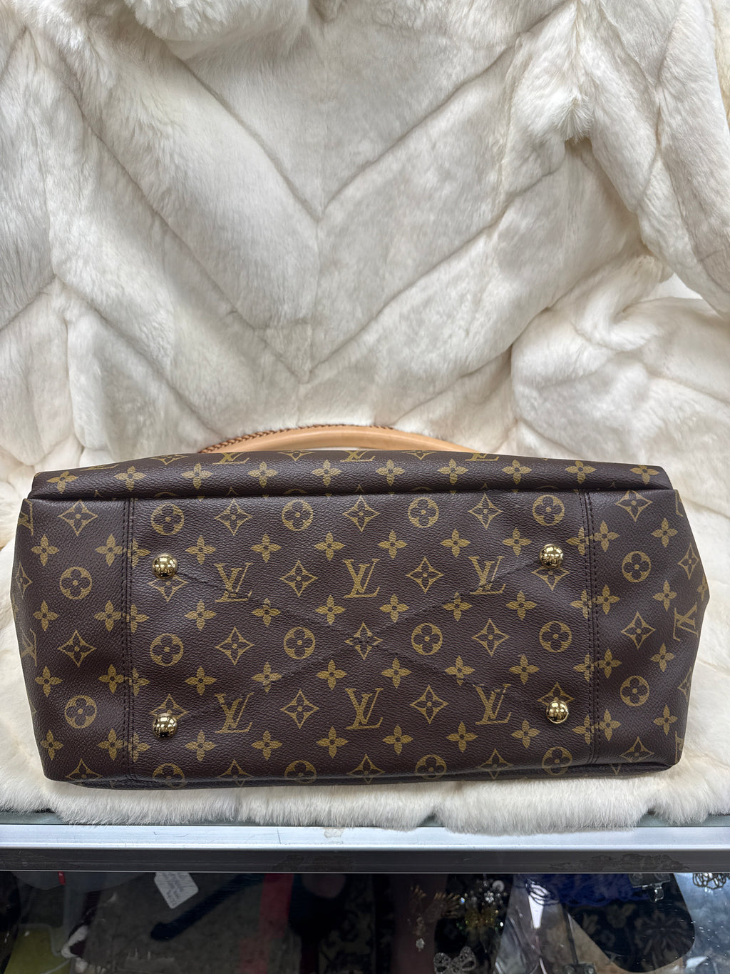 Louis Vuitton Monogram Artsy MM