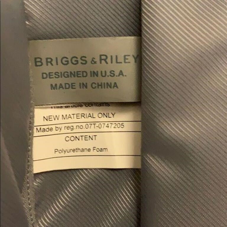 Briggs & Riley 22” blk carryon suitcase good shape
