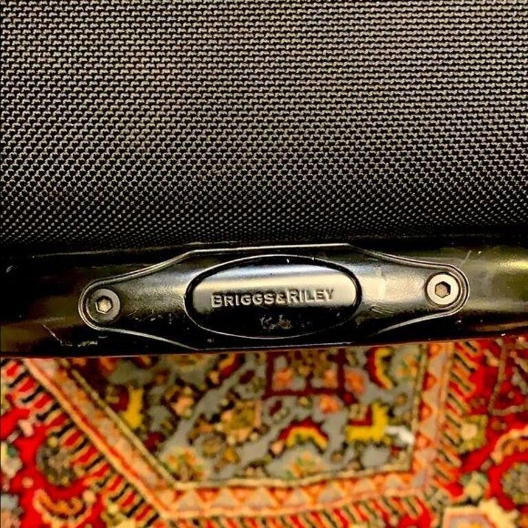 Briggs & Riley 22” blk carryon suitcase good shape